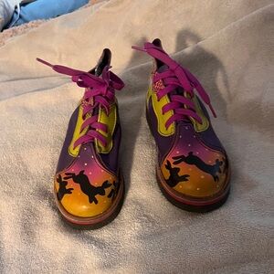 Sole Tech painted leather shoes. Lightweight soles.